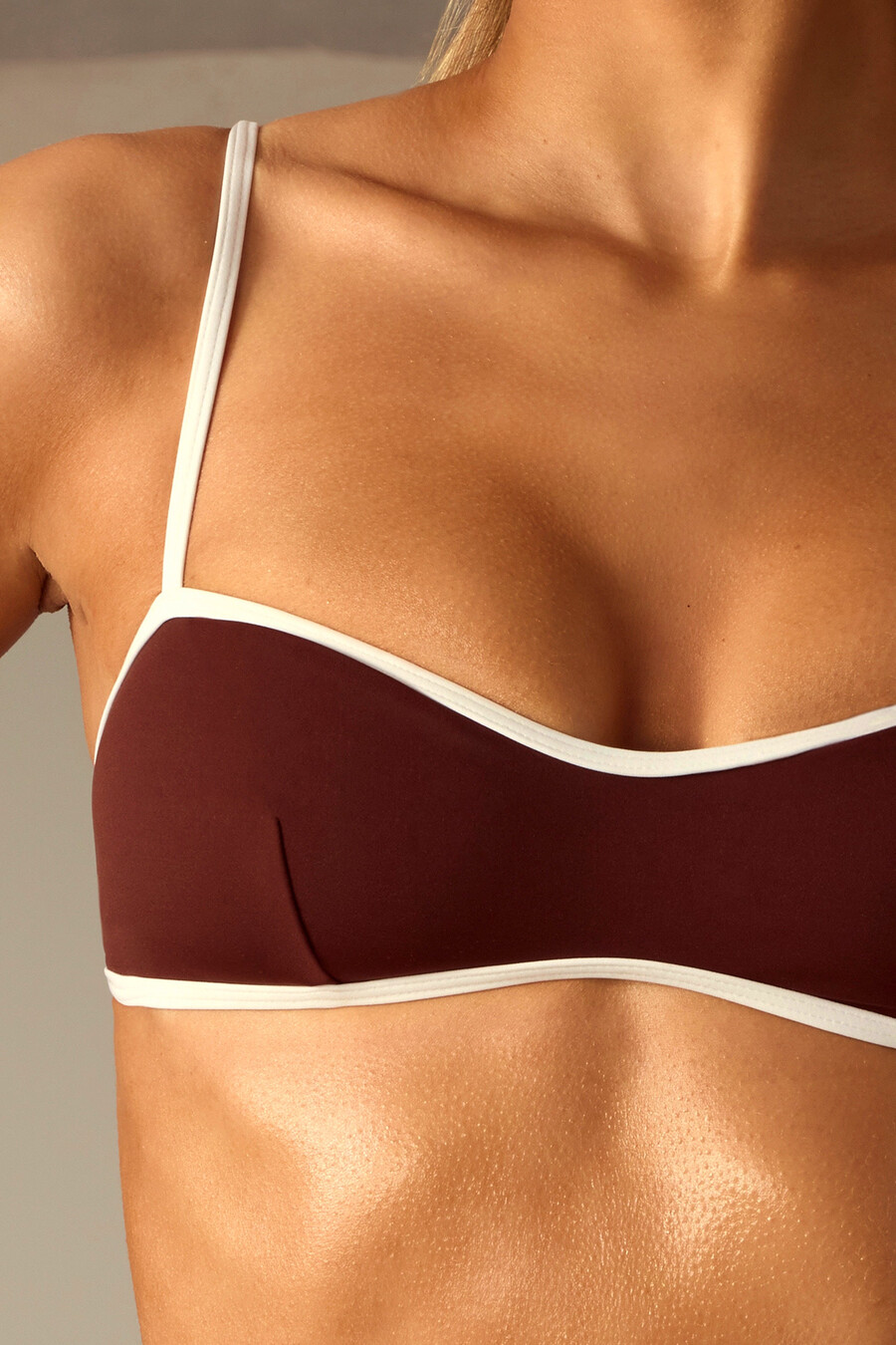 bikinitop met open rug in bruin