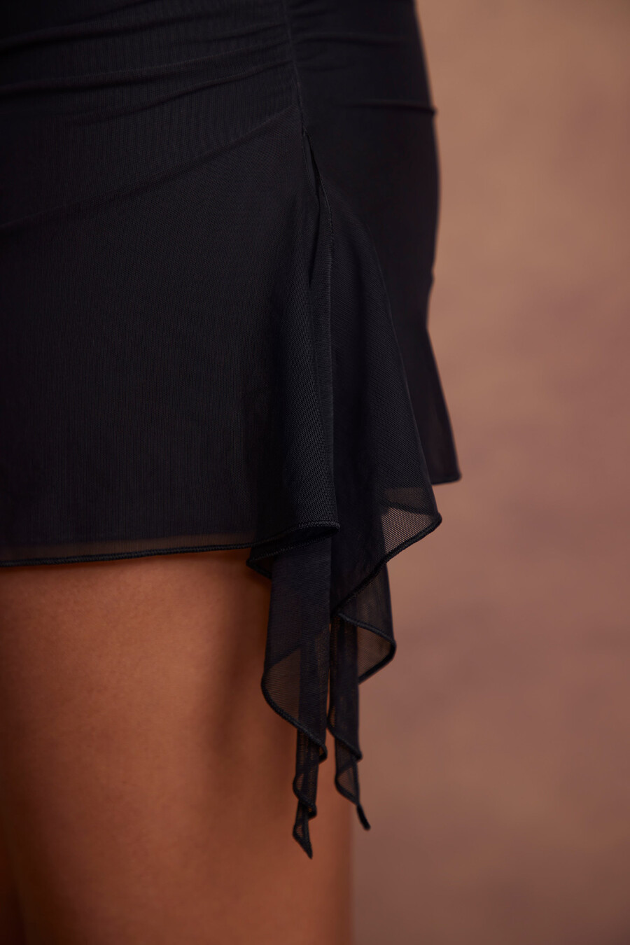 asymmetrische mini-jurk met één mouw zwart