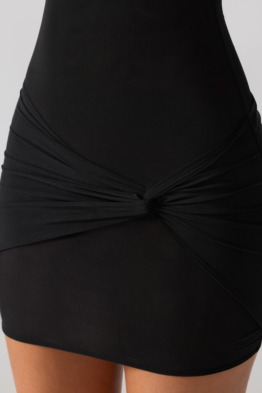 mini-jurk met korte mouwen en uitsnijdingen van mesh in zwart
