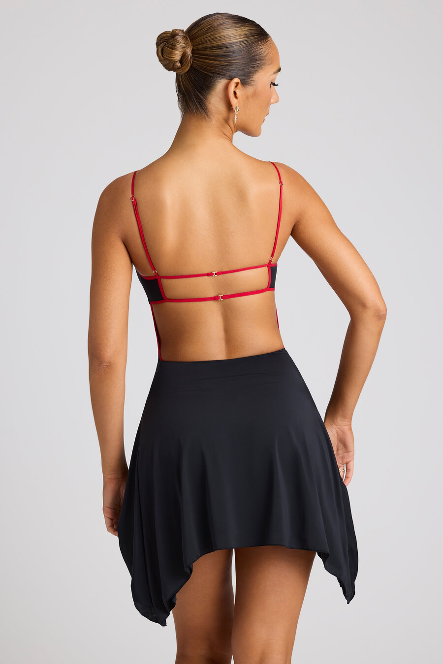 mini-jurk met contrasterende bies in zwart