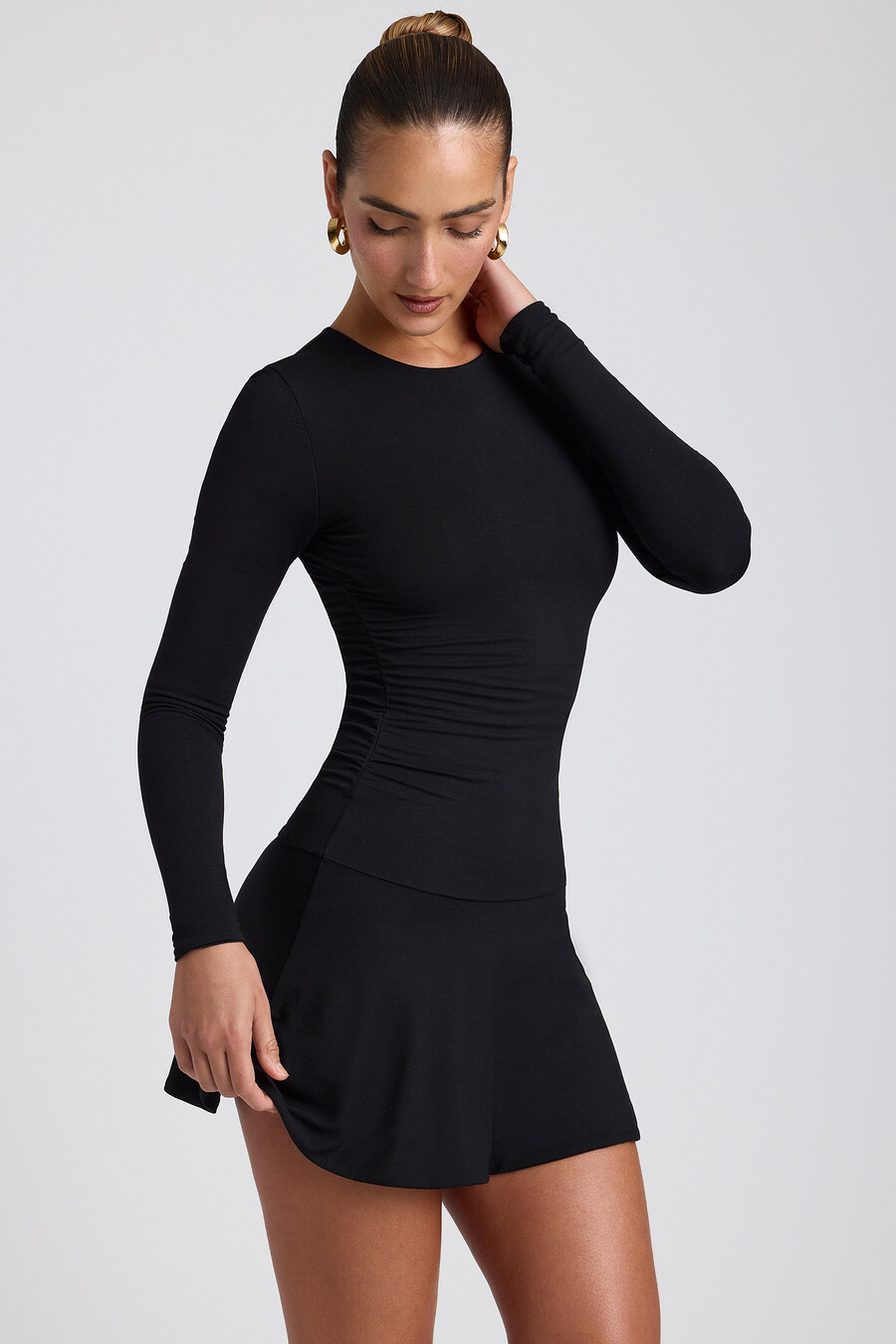modal mini-jurk met plooien en ronde hals in zwart