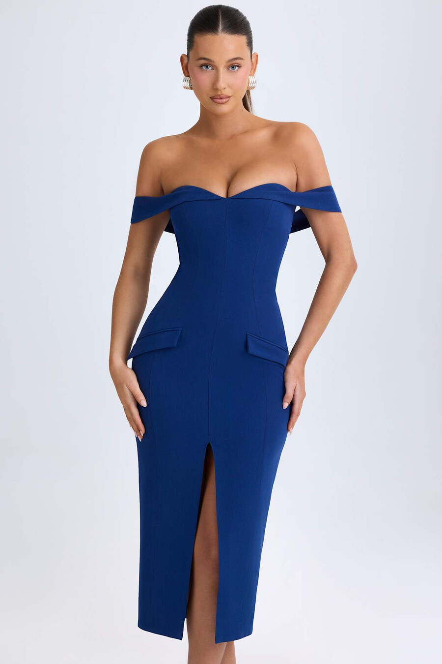 off-shoulder midaxijurk in diep marineblauw