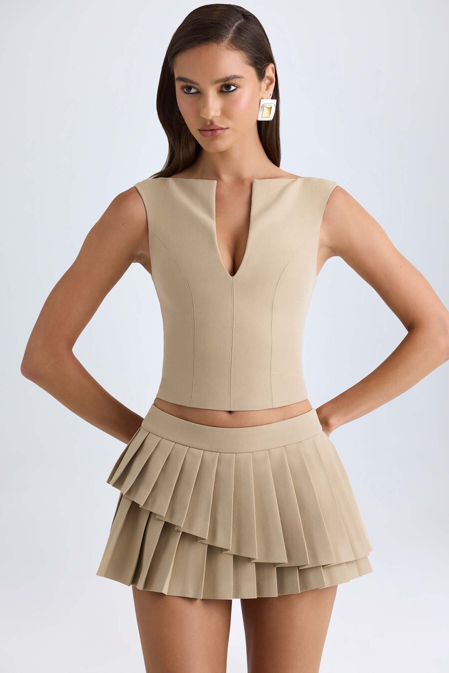 gelaagde geplooide minirok met lage taille in camelkleur