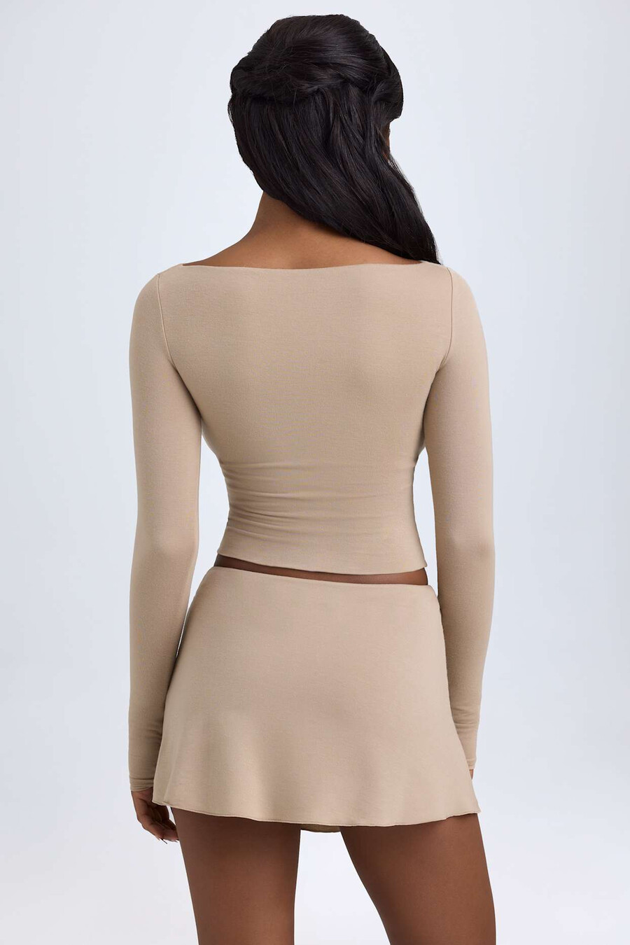 modal minirok met knoopdetails en lage taille in taupe