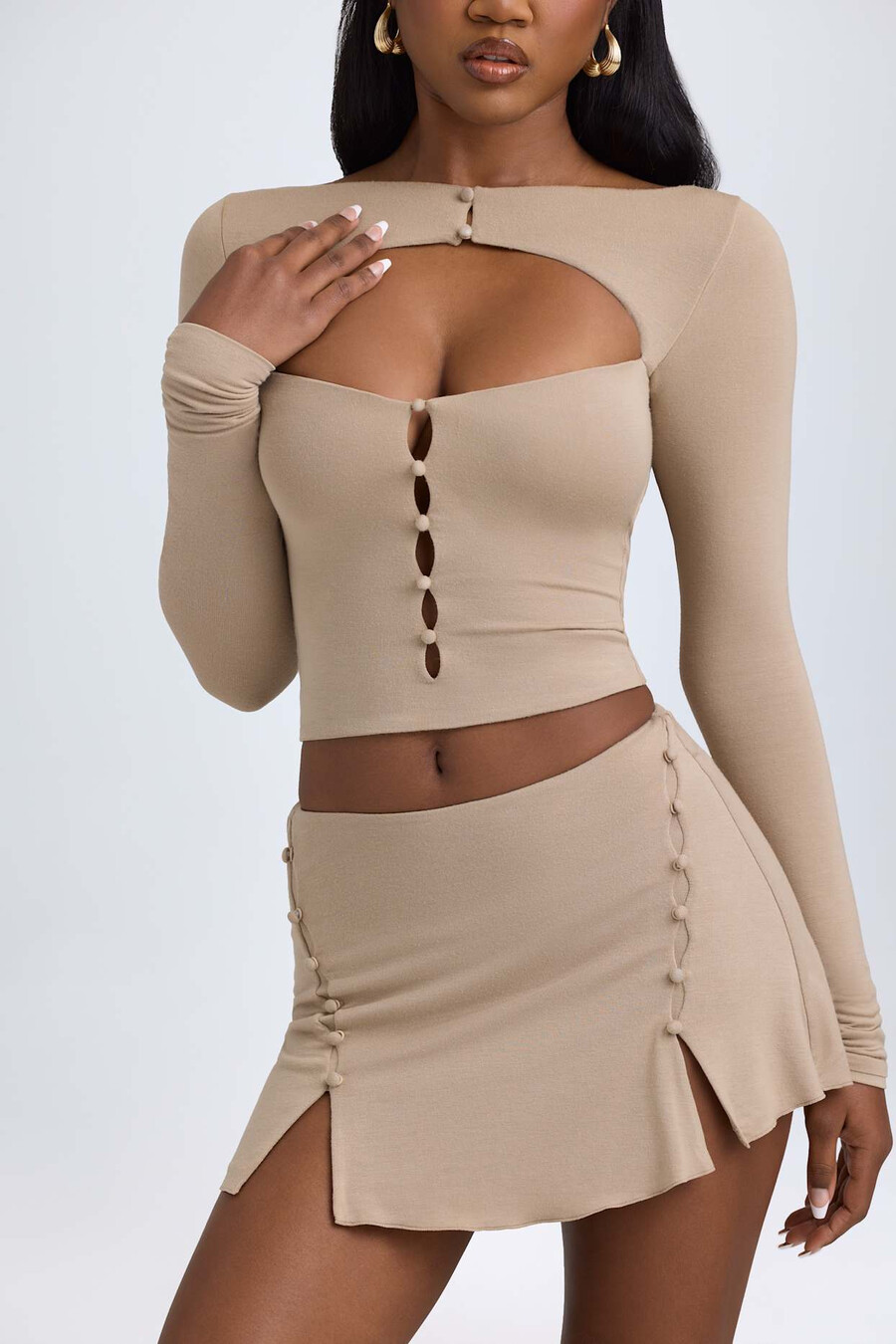 modal minirok met knoopdetails en lage taille in taupe