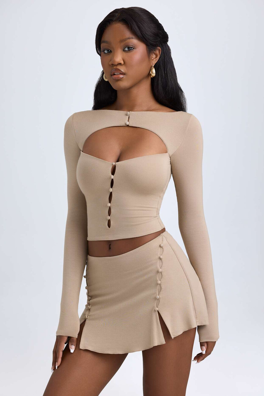 modal minirok met knoopdetails en lage taille in taupe
