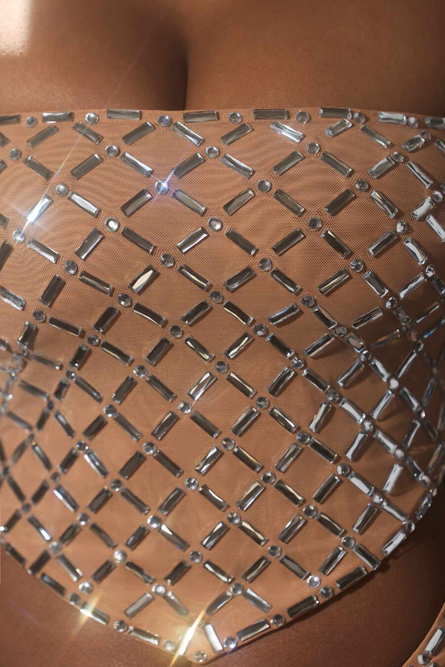 versierde asymmetrische minirok met middelhoge taille in amandelkleur