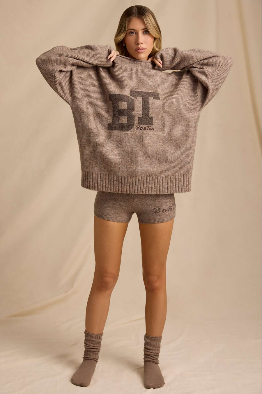 middelhoge gebreide minishorts in bruin gemêleerd