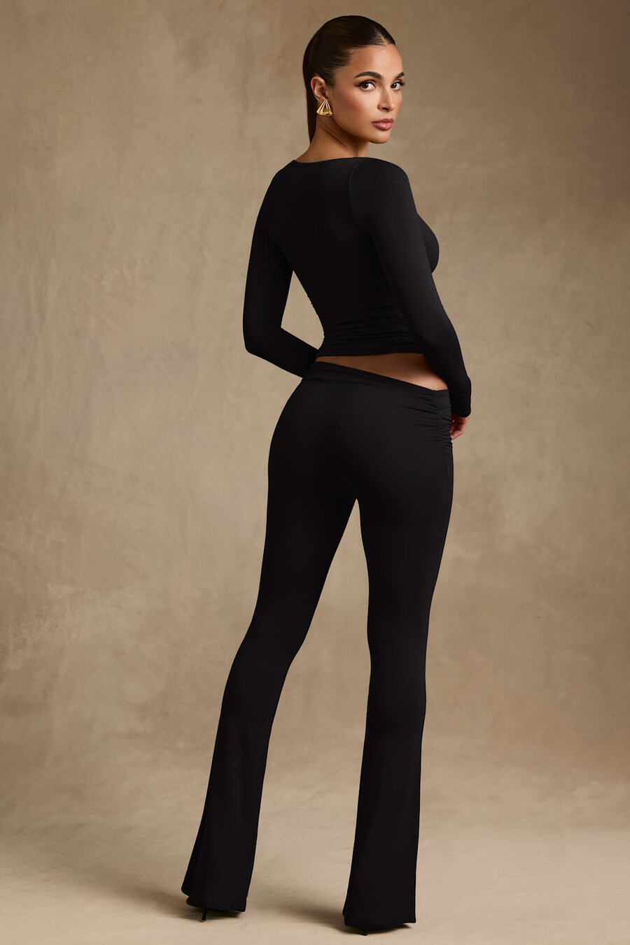 modal broek met asymmetrische taille en wijde pijpen in zwart