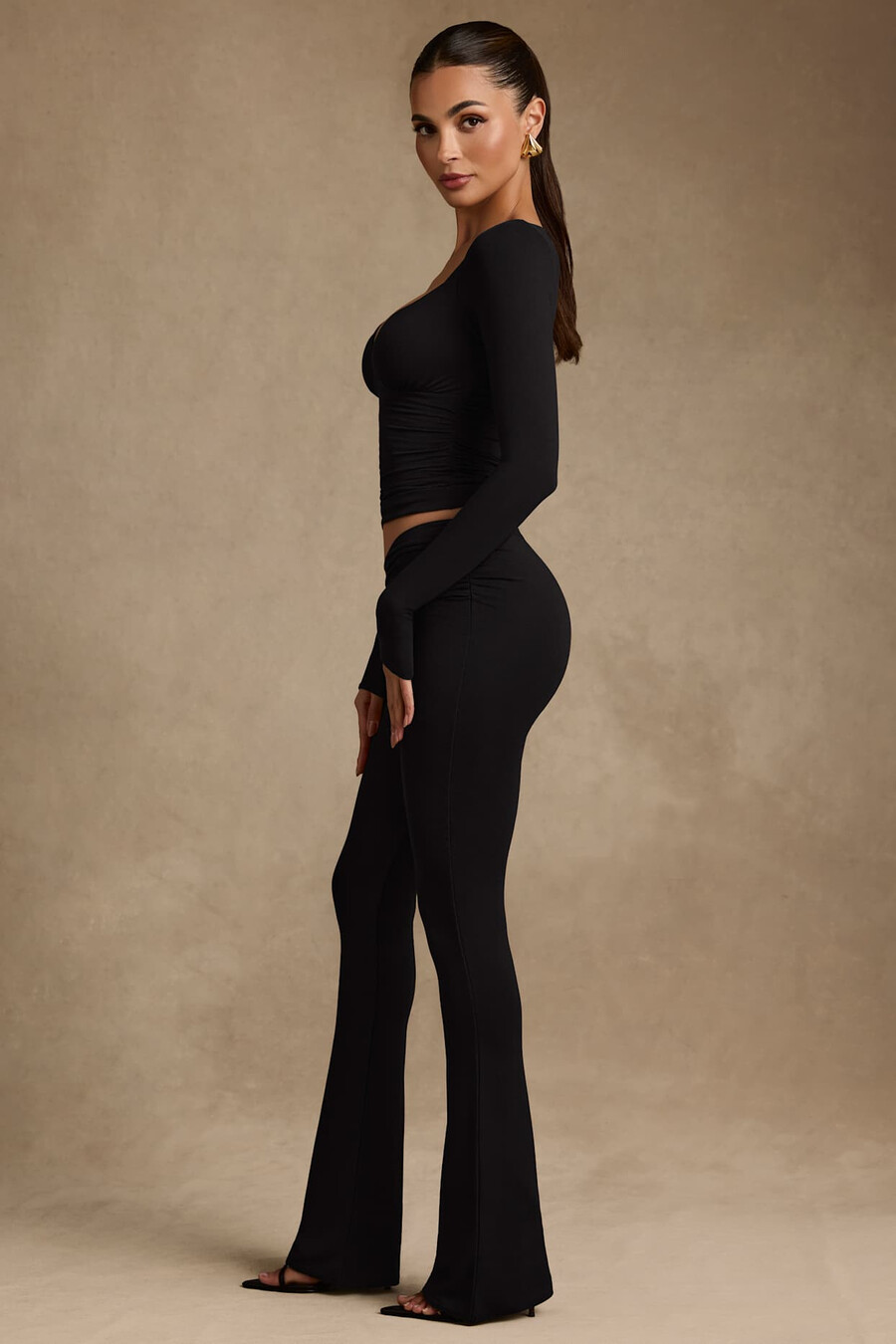 modal broek met asymmetrische taille en wijde pijpen in zwart