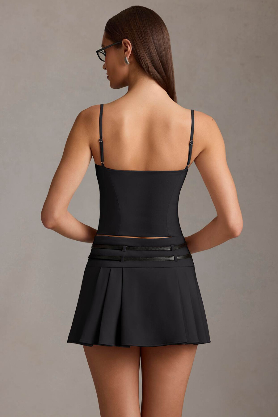 geplooide minirok met lage taille en riem in zwart