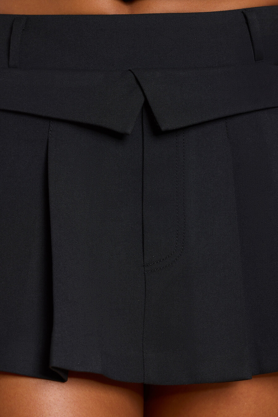 geplooide micro-minirok van geborstelde twill met middelhoge taille in zwart