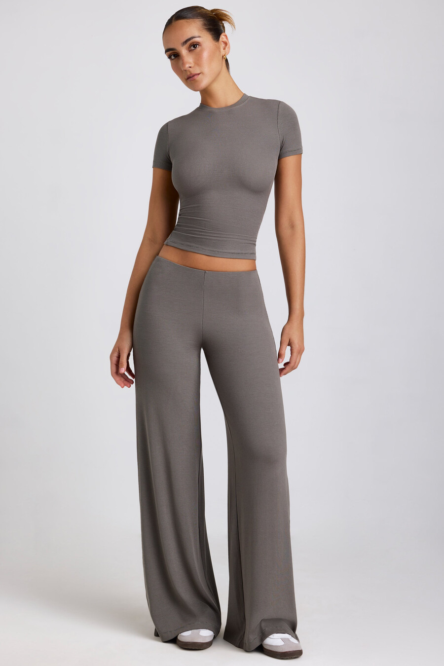 middelhoge taille broek met wijde pijpen in grijs