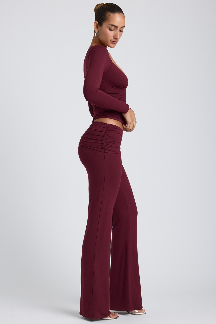 modal broek met middelhoge taille en rechte pijpen in pruimkleur