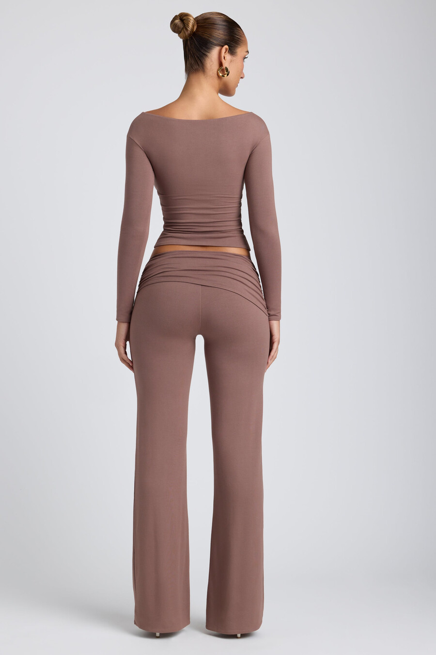 modal broek met middelhoge taille en rechte pijpen in taupe