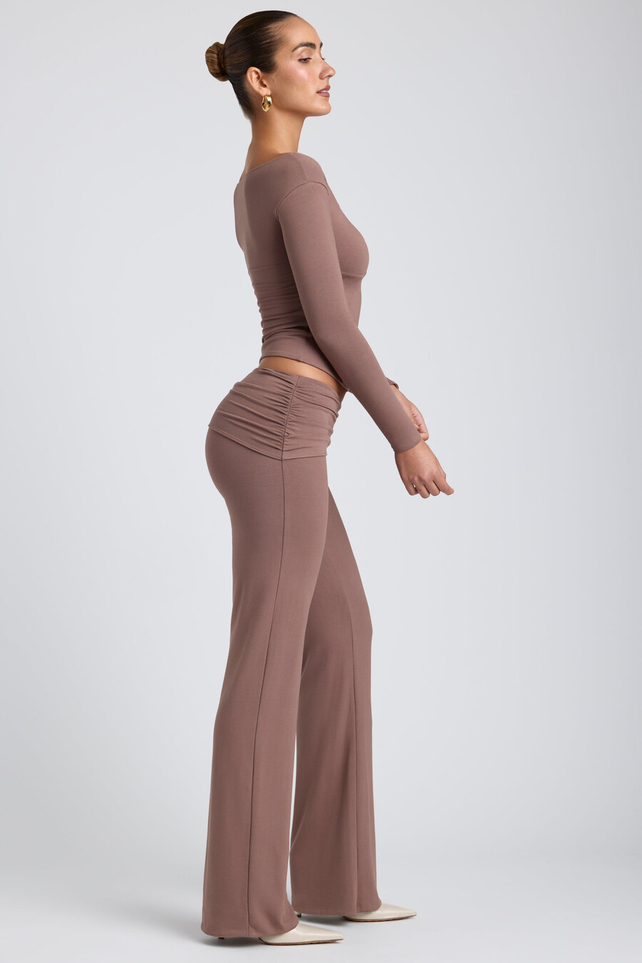 modal broek met middelhoge taille en rechte pijpen in taupe