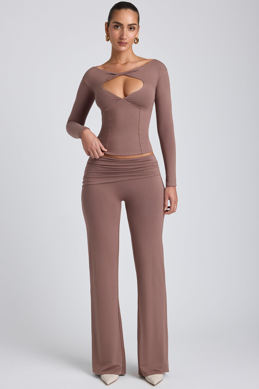modal broek met middelhoge taille en rechte pijpen in taupe