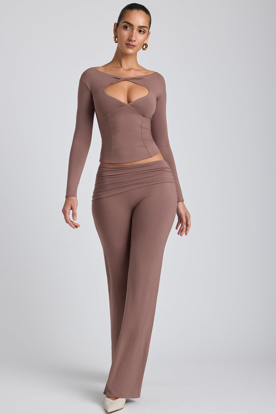 modal broek met middelhoge taille en rechte pijpen in taupe