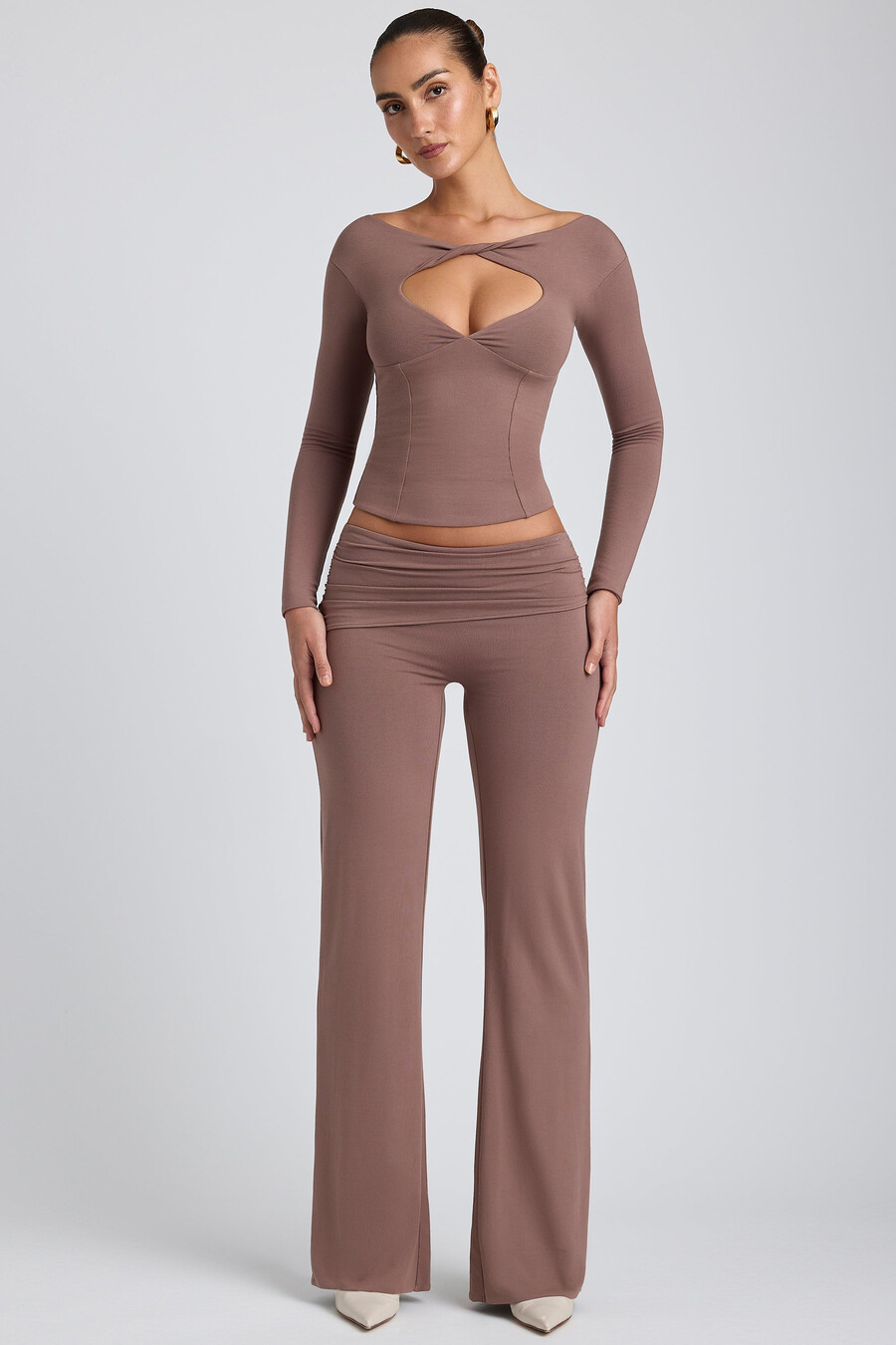 modal broek met middelhoge taille en rechte pijpen in taupe