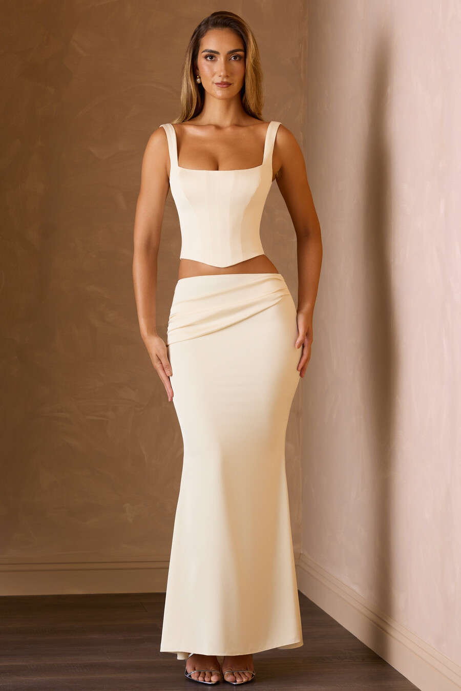 gedrapeerde maxi-rok met lage taille in ivoor