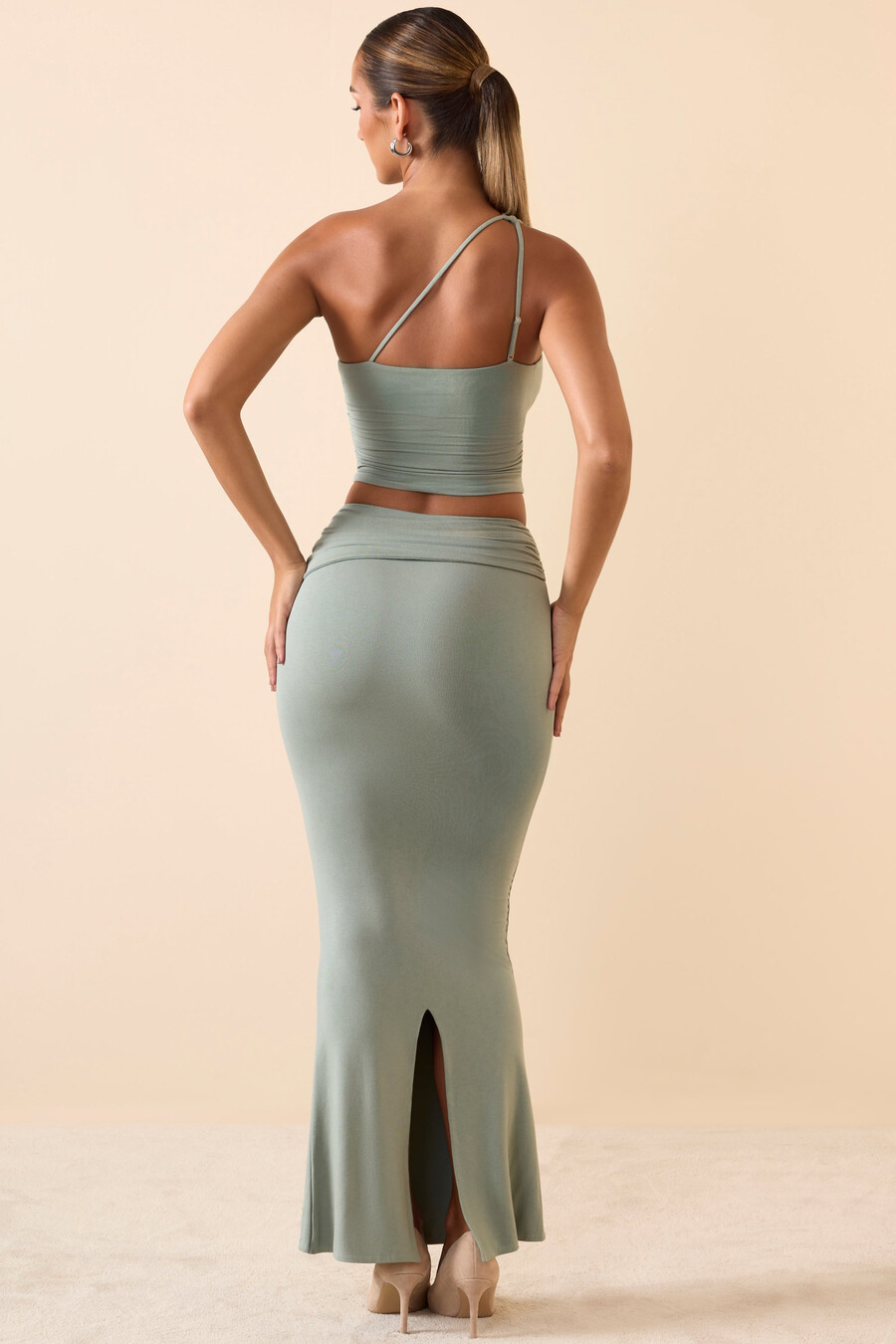 modal maxi-rok met gedraaide voorkant in rookgroen