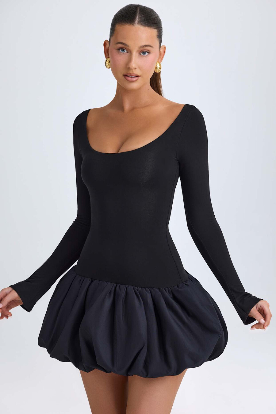 mini-jurk met ronde hals verlaagde taille en ballonzoom in zwart