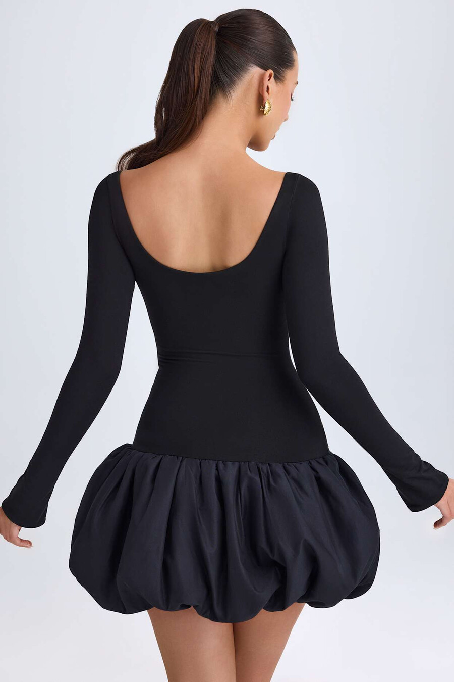 mini-jurk met ronde hals verlaagde taille en ballonzoom in zwart