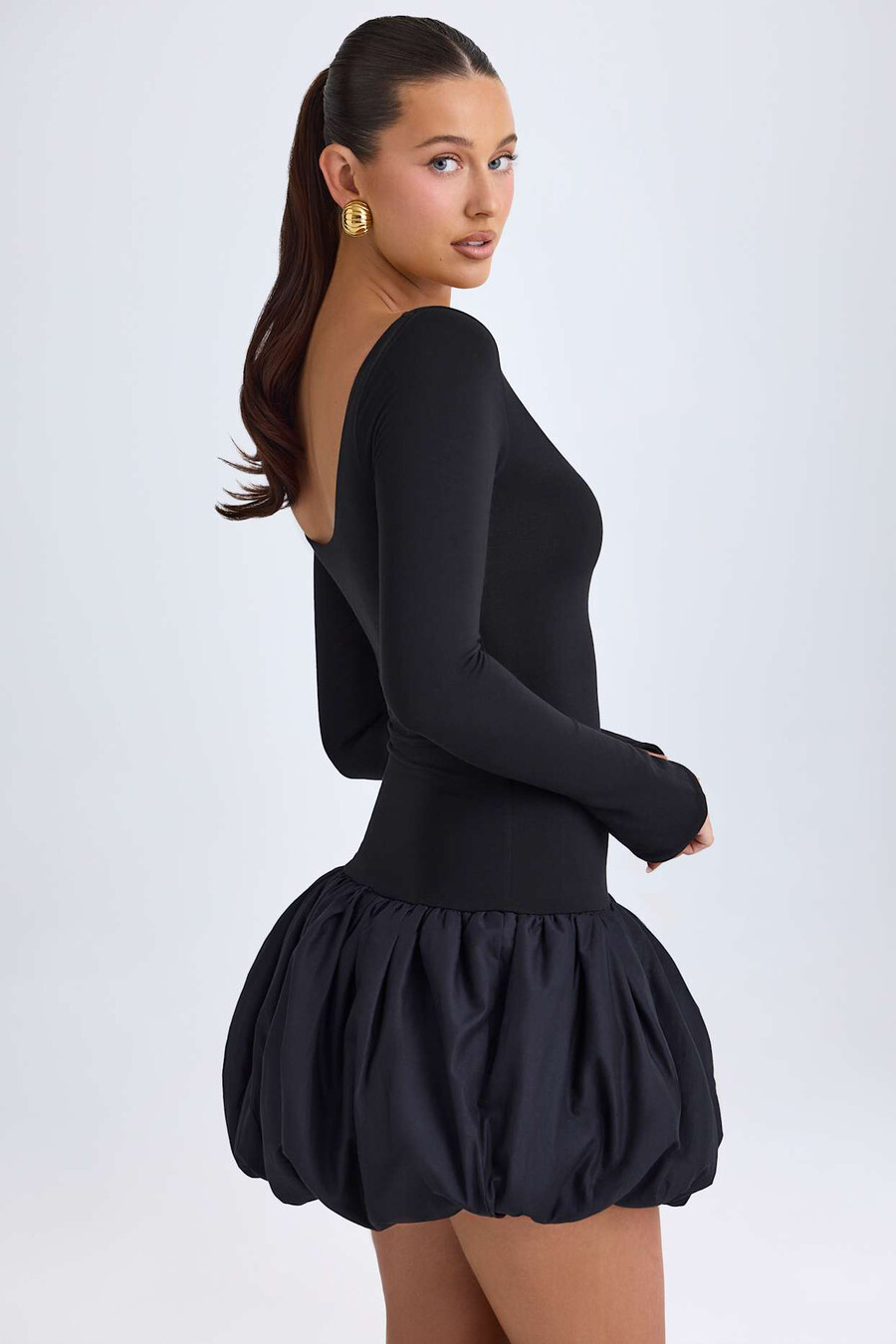 mini-jurk met ronde hals verlaagde taille en ballonzoom in zwart