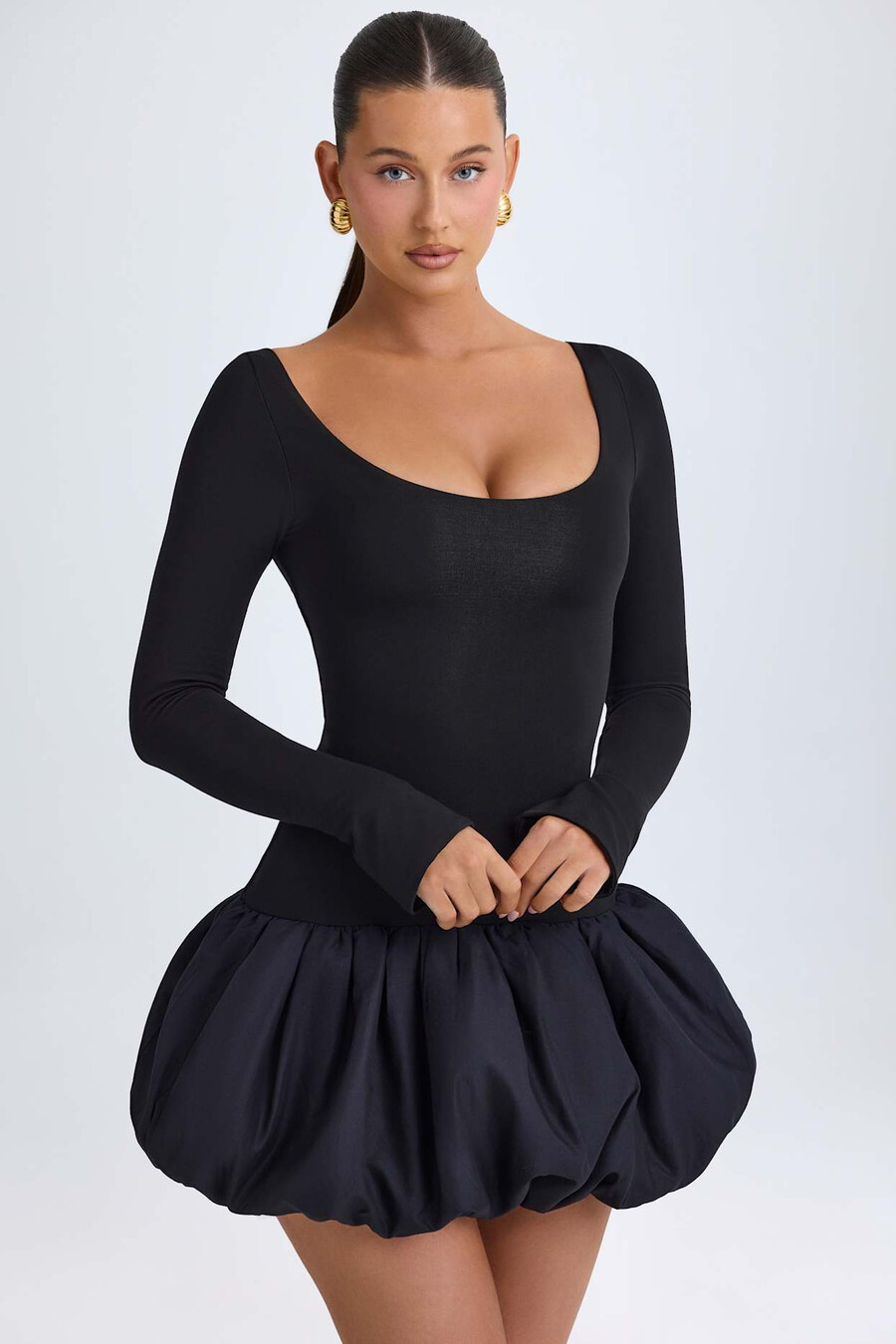mini-jurk met ronde hals verlaagde taille en ballonzoom in zwart