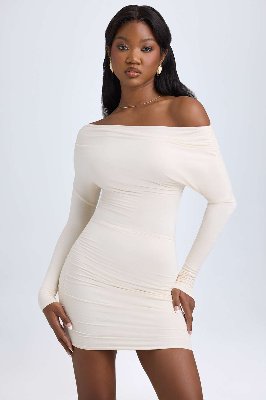 modal off-shoulder mini-jurk met plooien in ivoor