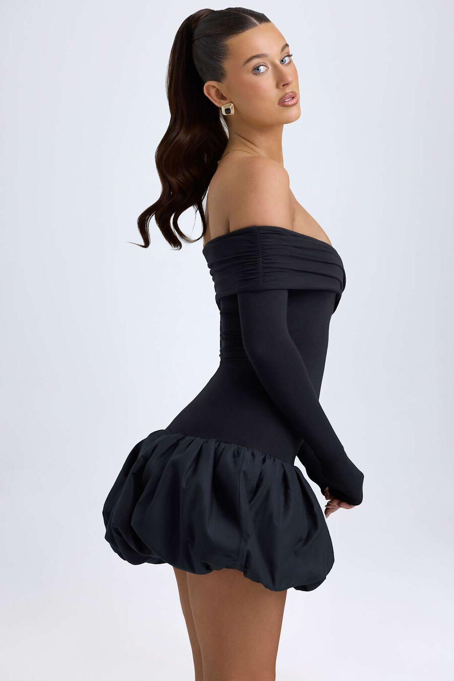 modal off-shoulder mini-jurk met ballonzoom in zwart