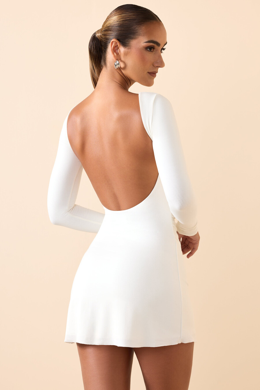 modal mini-jurk met ruches en open rug in wit