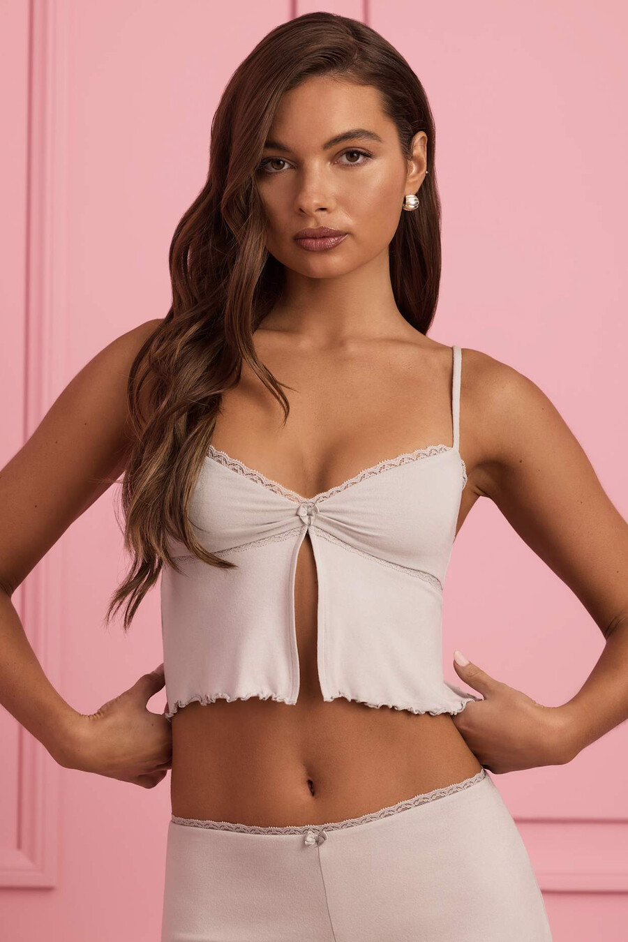 pyjamatopje in babydoll-stijl met kanten afwerking in wolkengrijs.
