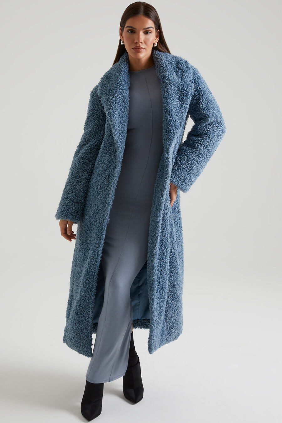 lange schapenvachtjas in blauw
