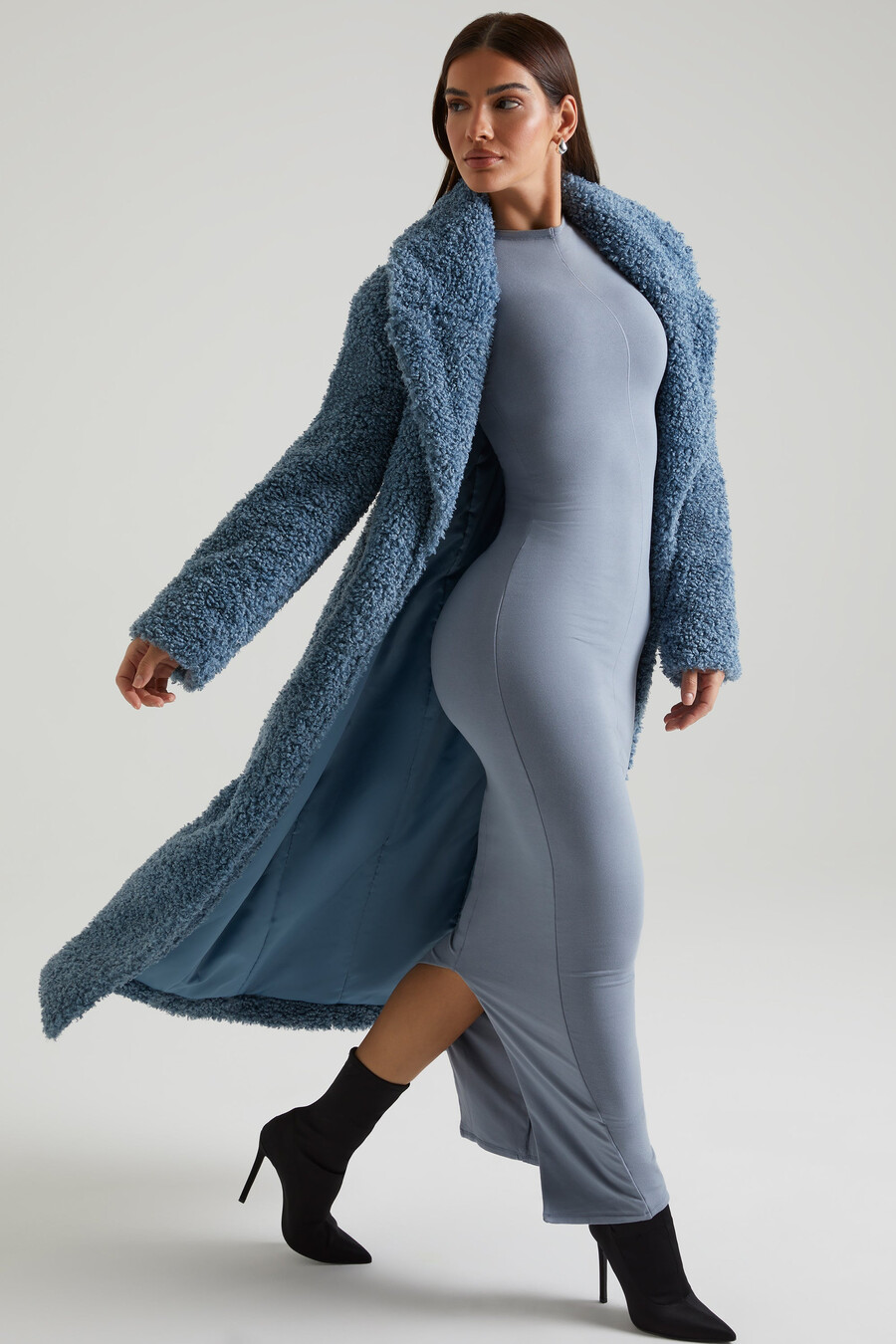 lange schapenvachtjas in blauw