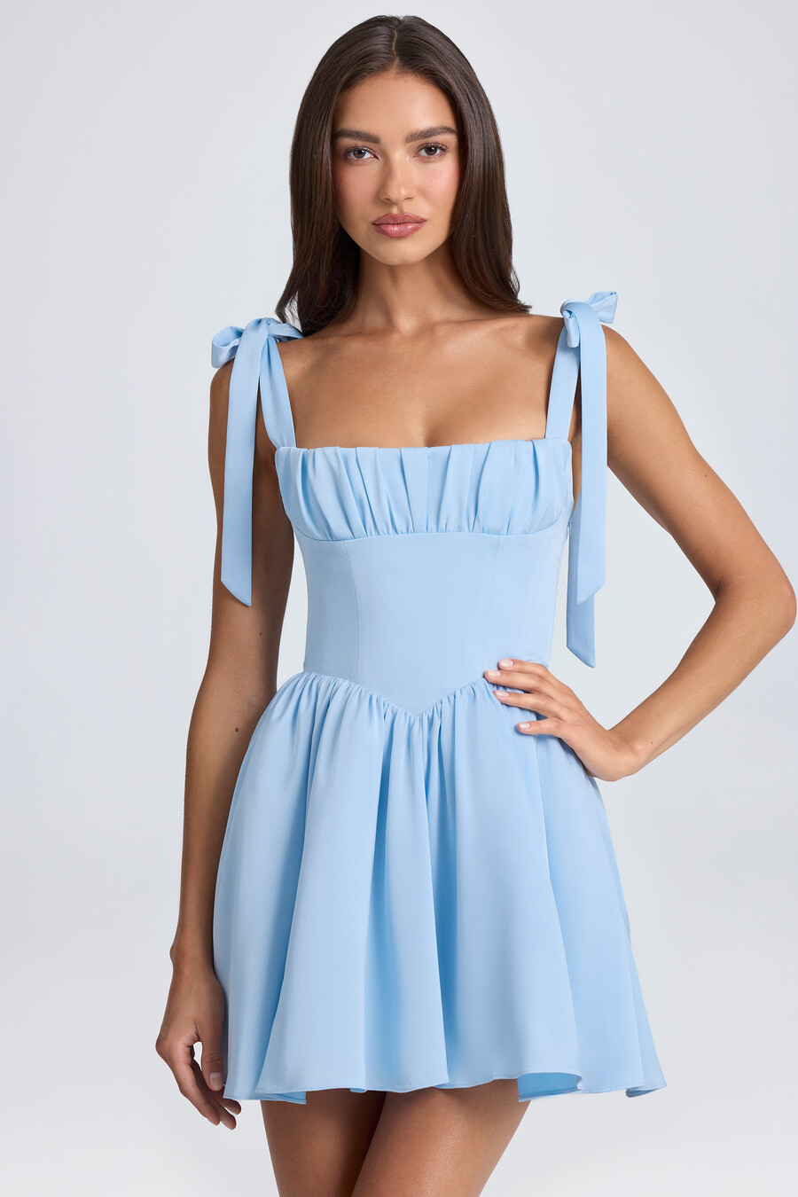 gedrapeerde korset minijurk in poederblauw