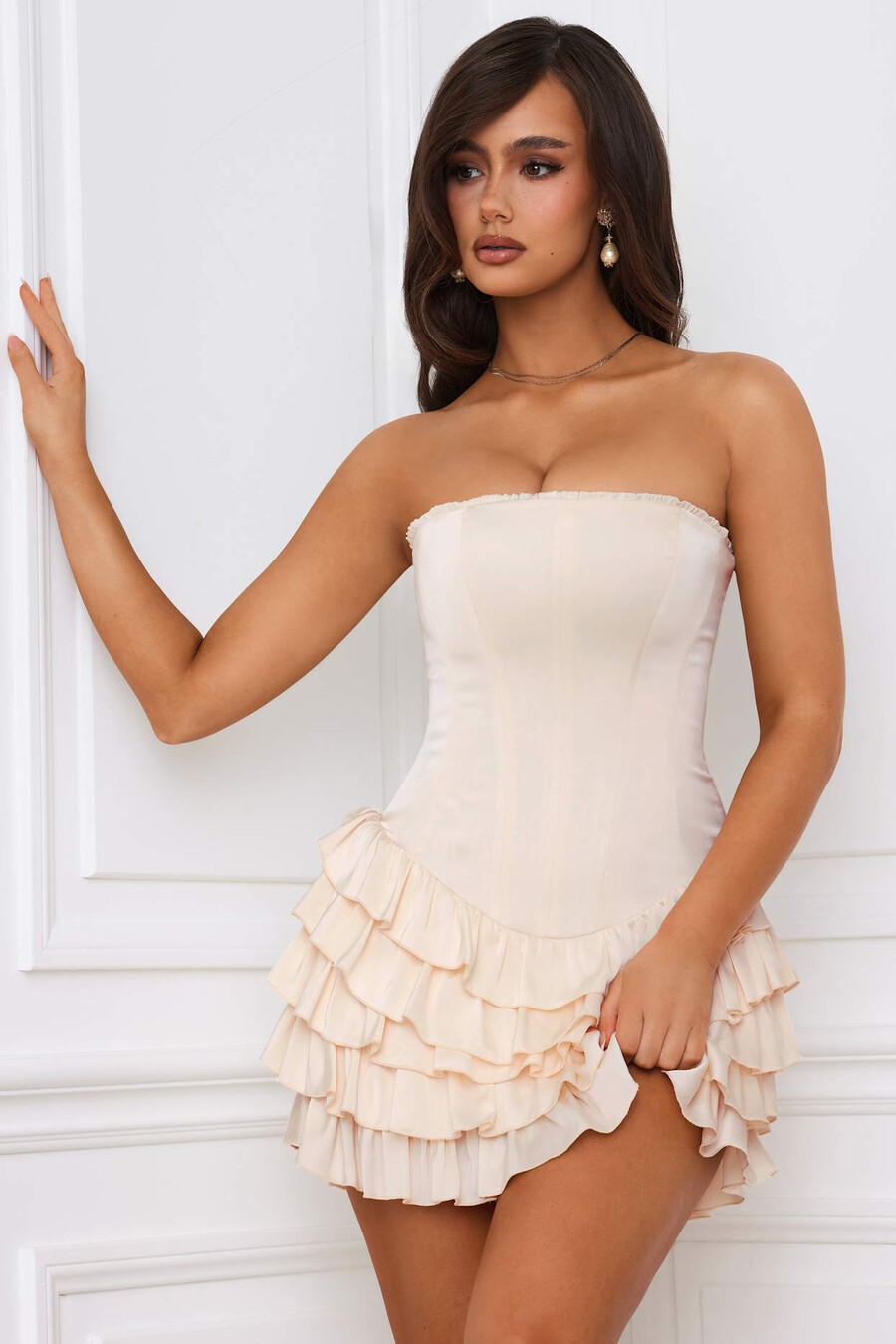 bandeau mini-jurk met ruches en gelaagde korset in ivoor