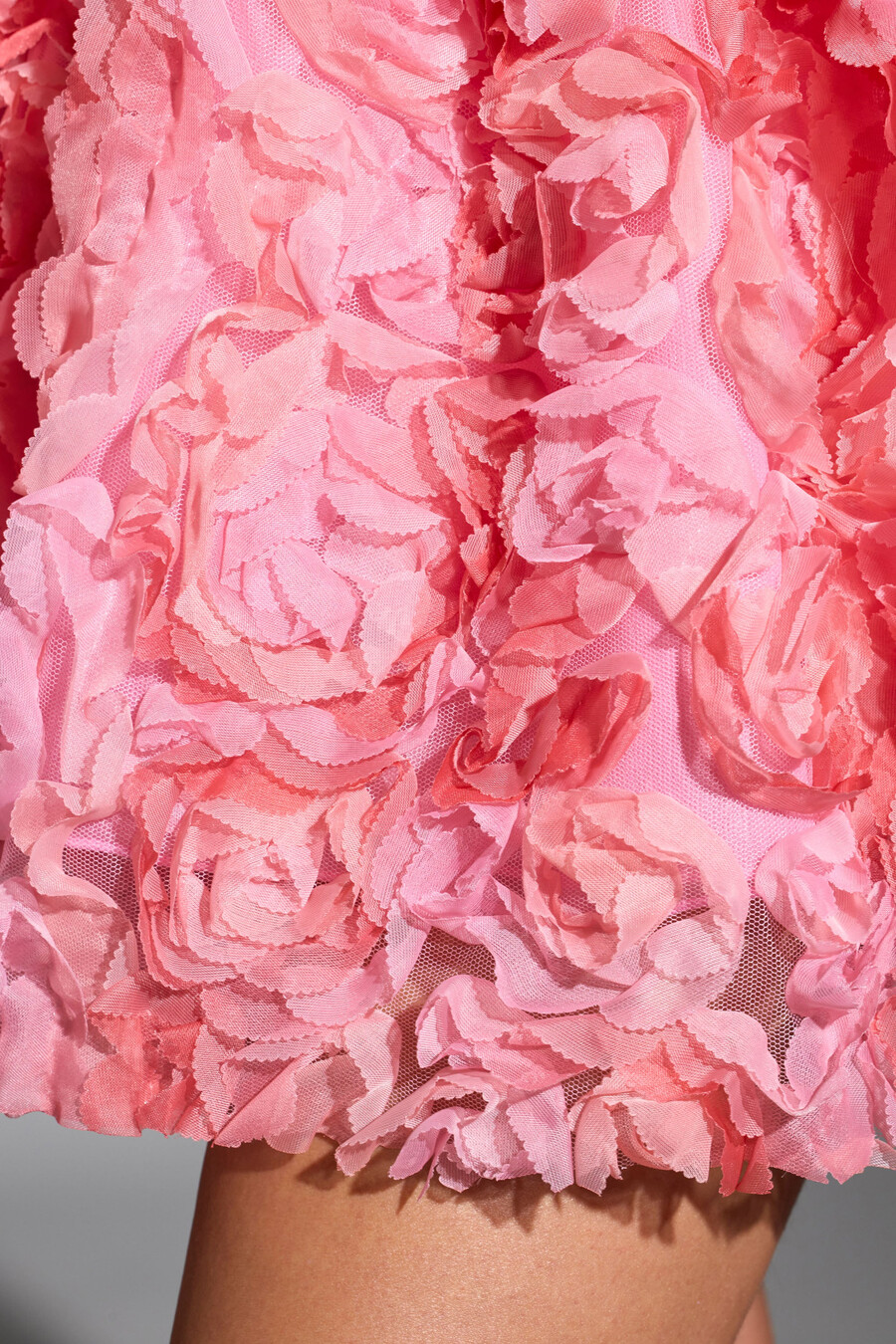 versierde mini-jurk met bloemenapplicaties en vetersluiting in roze