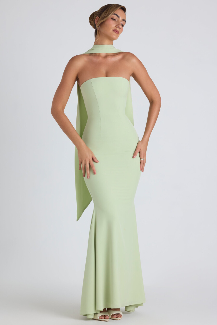 strapless jurk met sjaaldetails in lentegroen