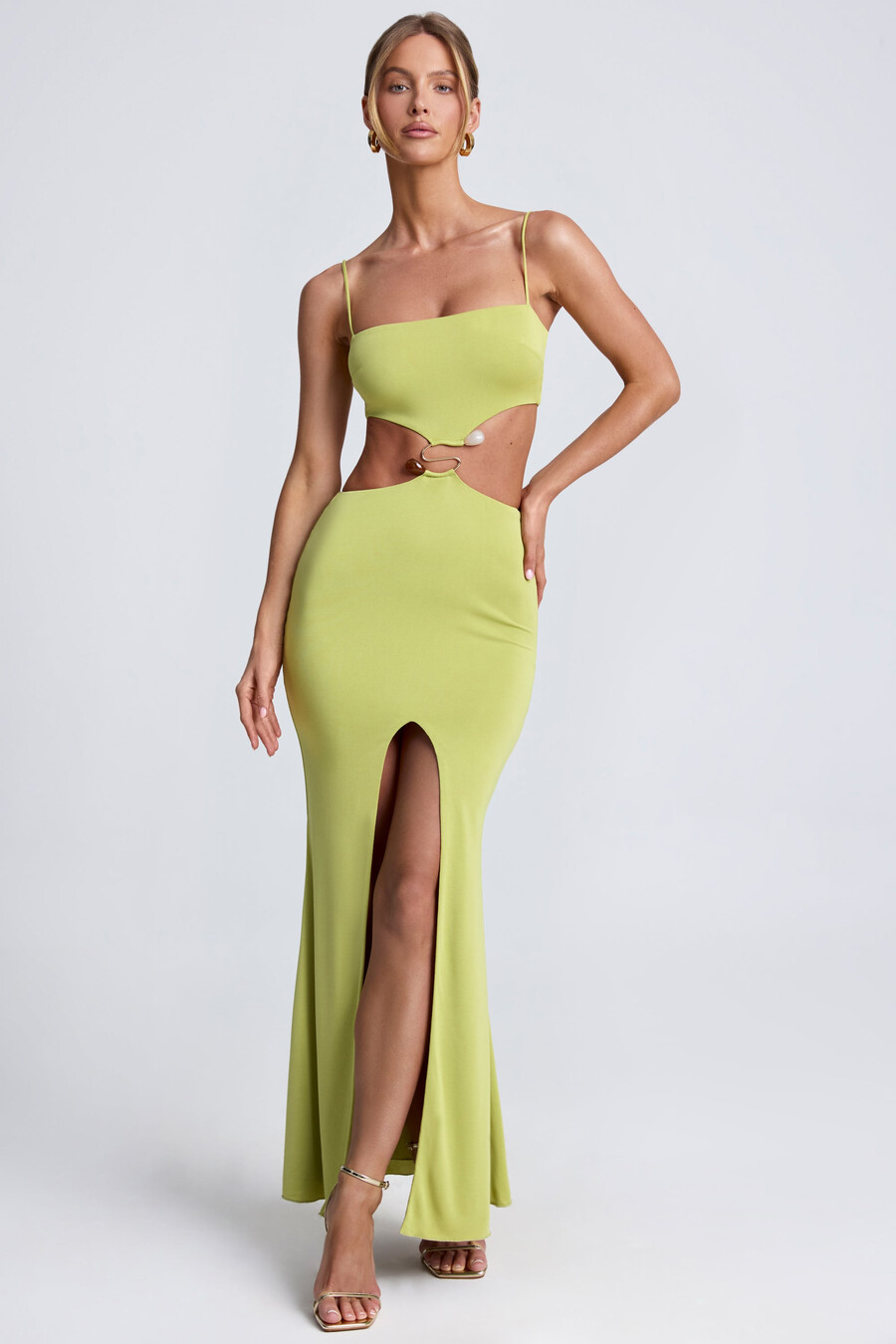 maxi-jurk met metalen details en uitsparingen in olijfgroen