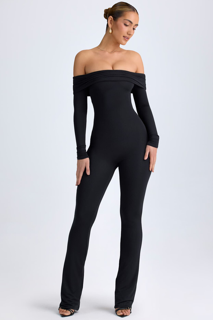 modal off-shoulder jumpsuit met ruches in zwart