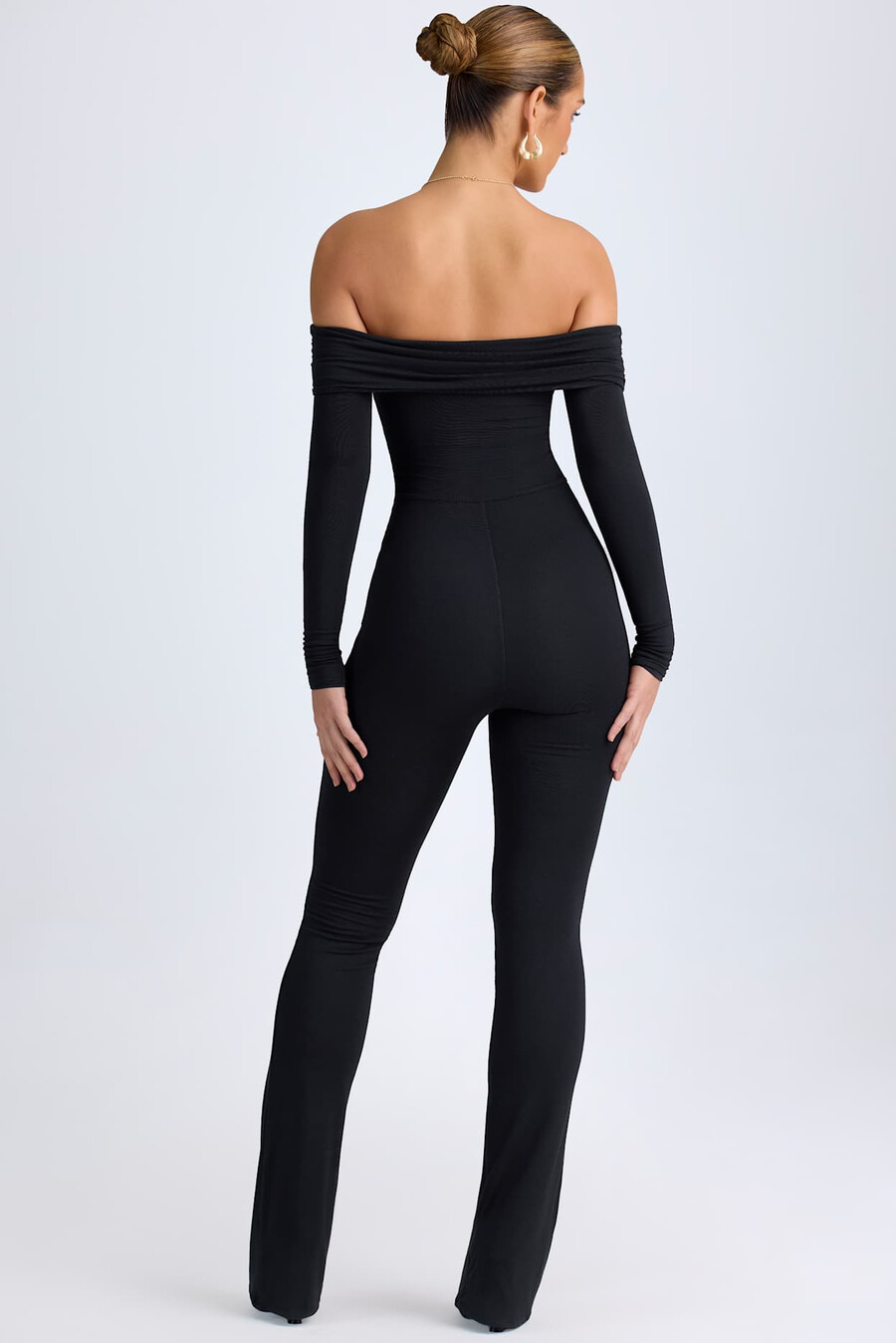 modal off-shoulder jumpsuit met ruches in zwart