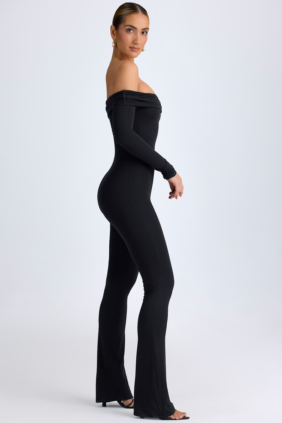 modal off-shoulder jumpsuit met ruches in zwart