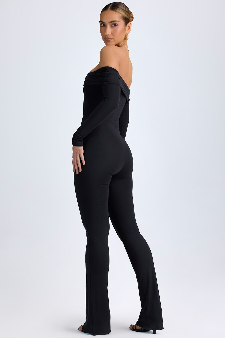 modal off-shoulder jumpsuit met ruches in zwart