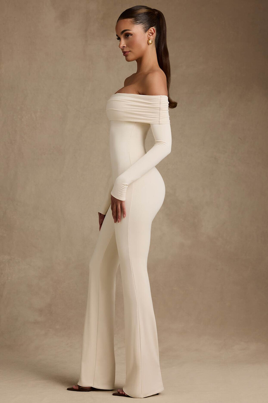 off-shoulder jumpsuit van modal in ivoor