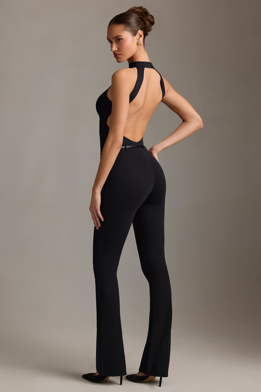 jumpsuit met open rug en col in zwart
