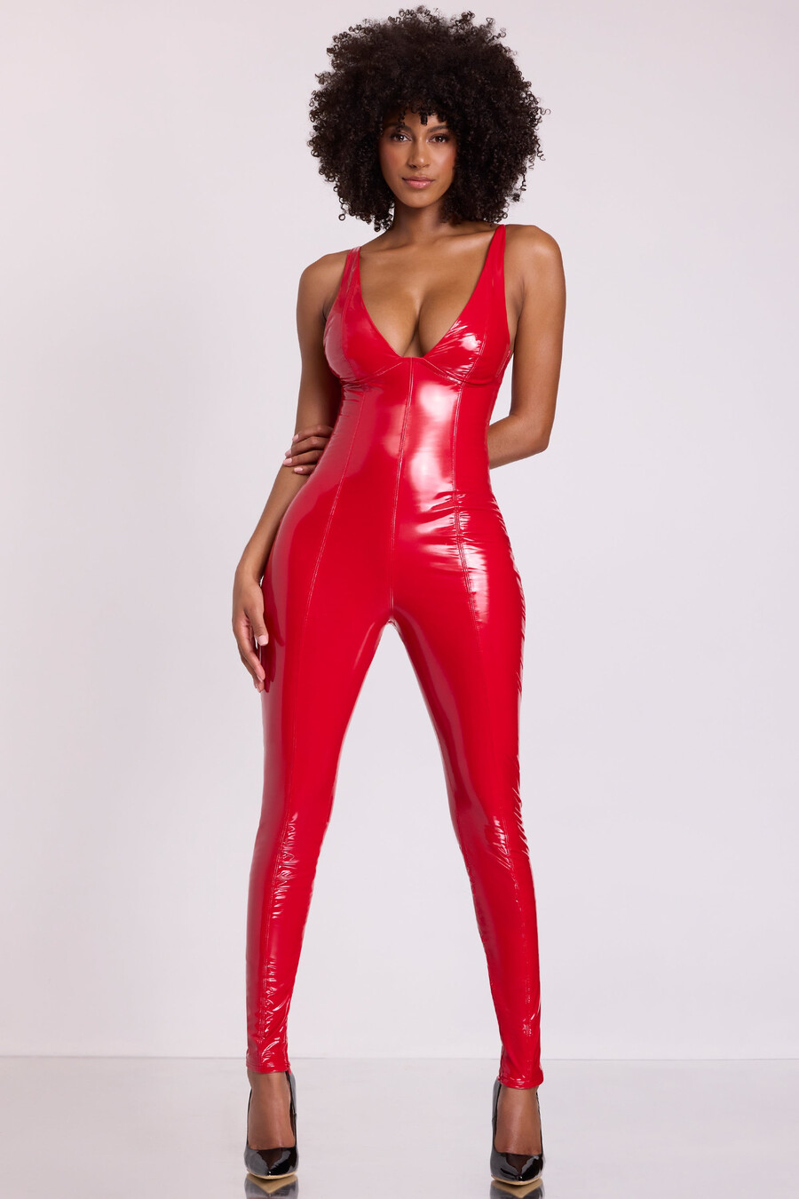 vinyl catsuit met diepe v-hals in vuurrood