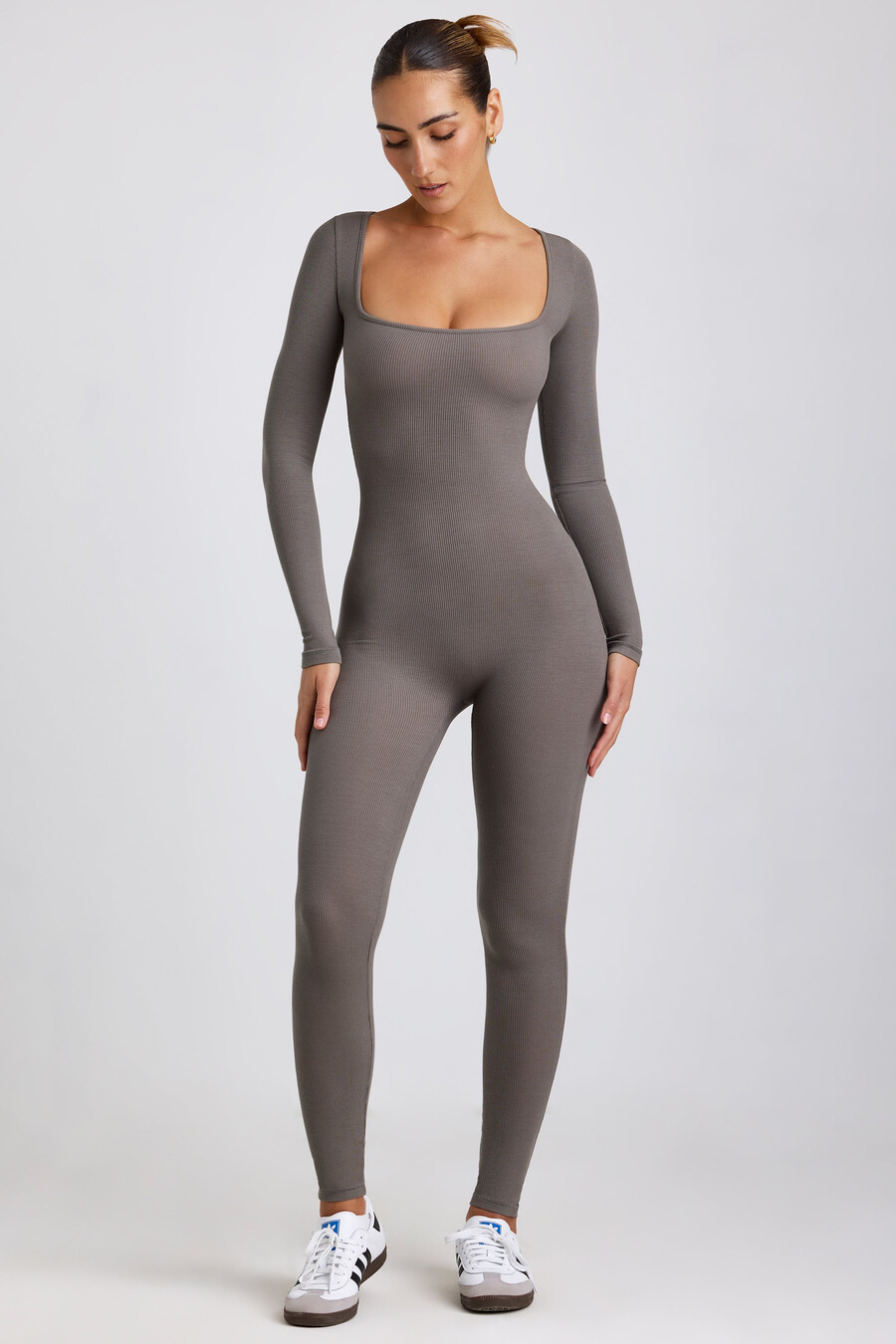 lange geribbelde jumpsuit met lange mouwen van modal in grijs