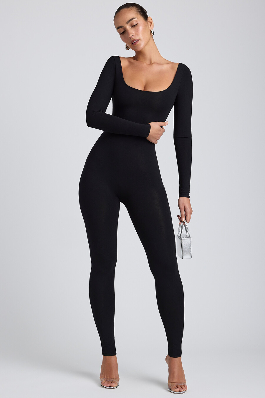 jumpsuit van modal met ronde hals en gekruiste rug in zwart