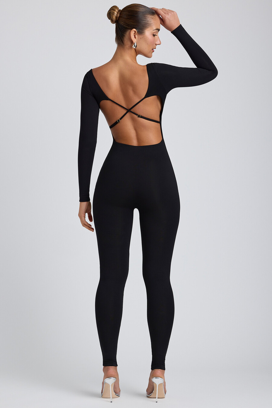 jumpsuit van modal met ronde hals en gekruiste rug in zwart